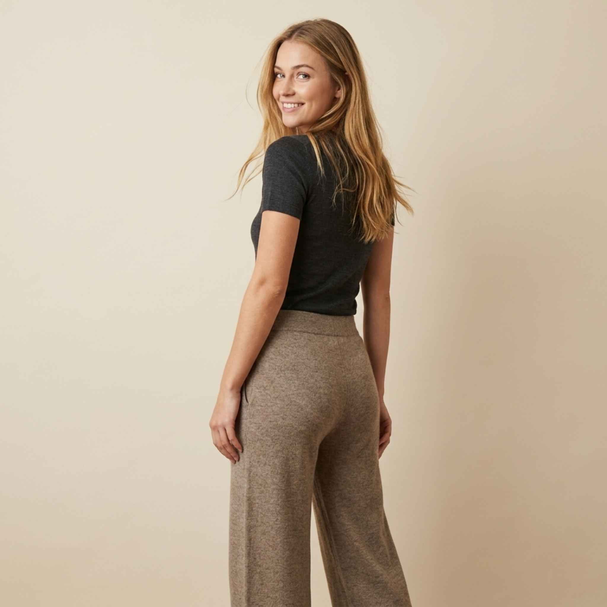 Women's Undyed Cashmere Sweatpants - Zenith Natural - Image 19