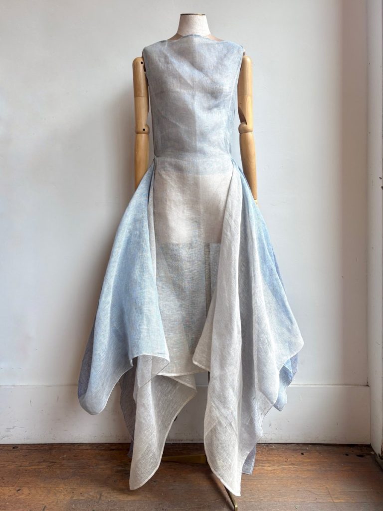 Sheer Zero-Waste Dress in Linen Ombr?? Shades of Blue