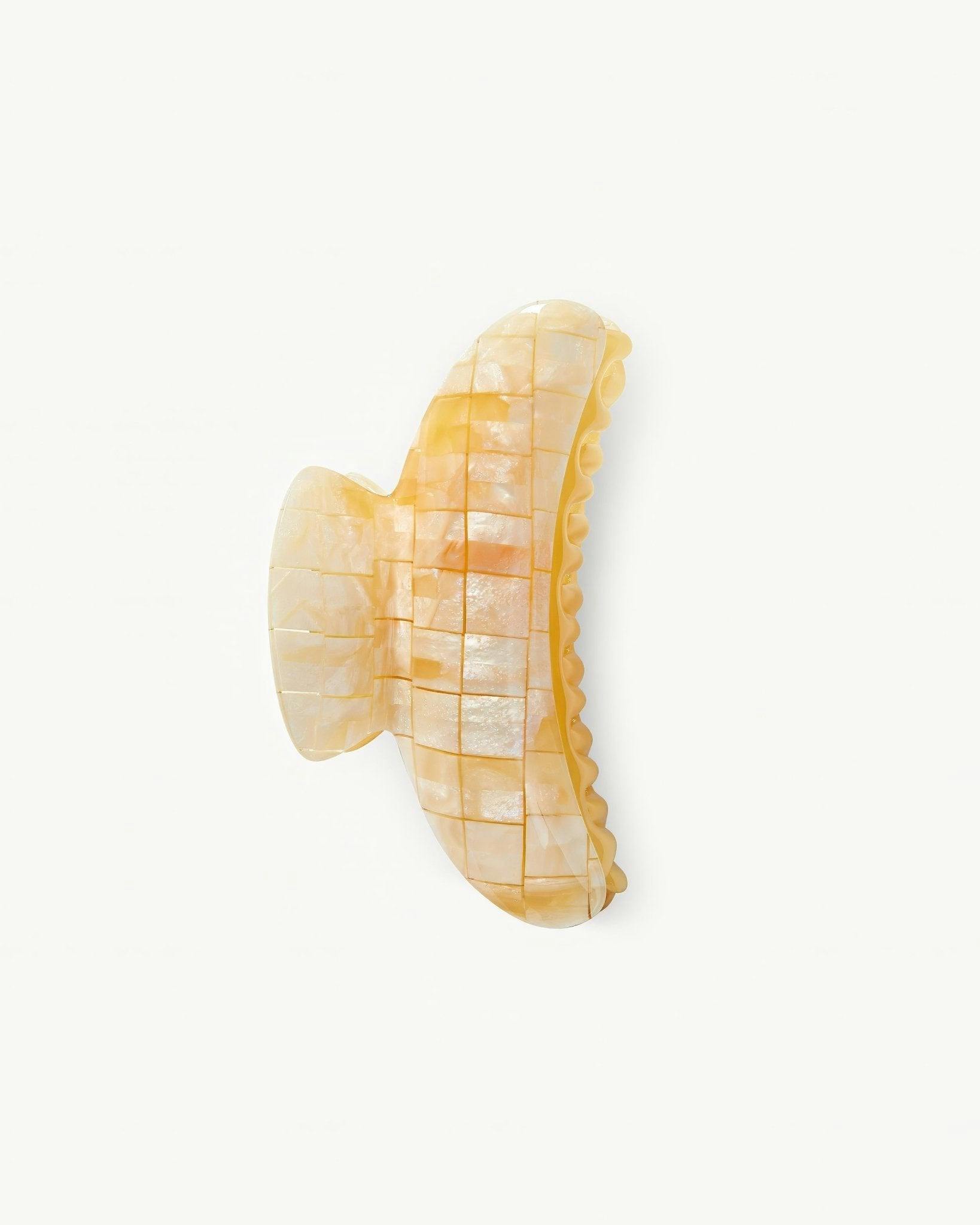 Grande Heirloom Claw in Sea Shell Checker - Image 3