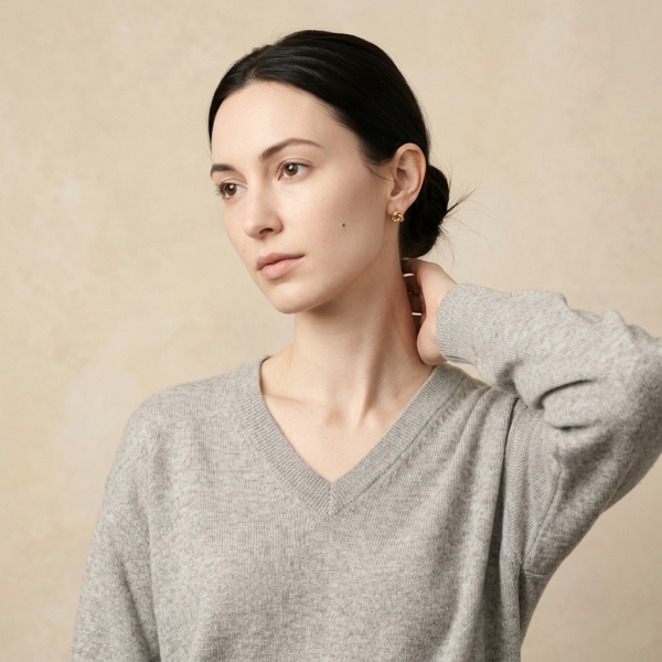 Women's Undyed Cashmere V-Neck Sweater - The Original - Image 16