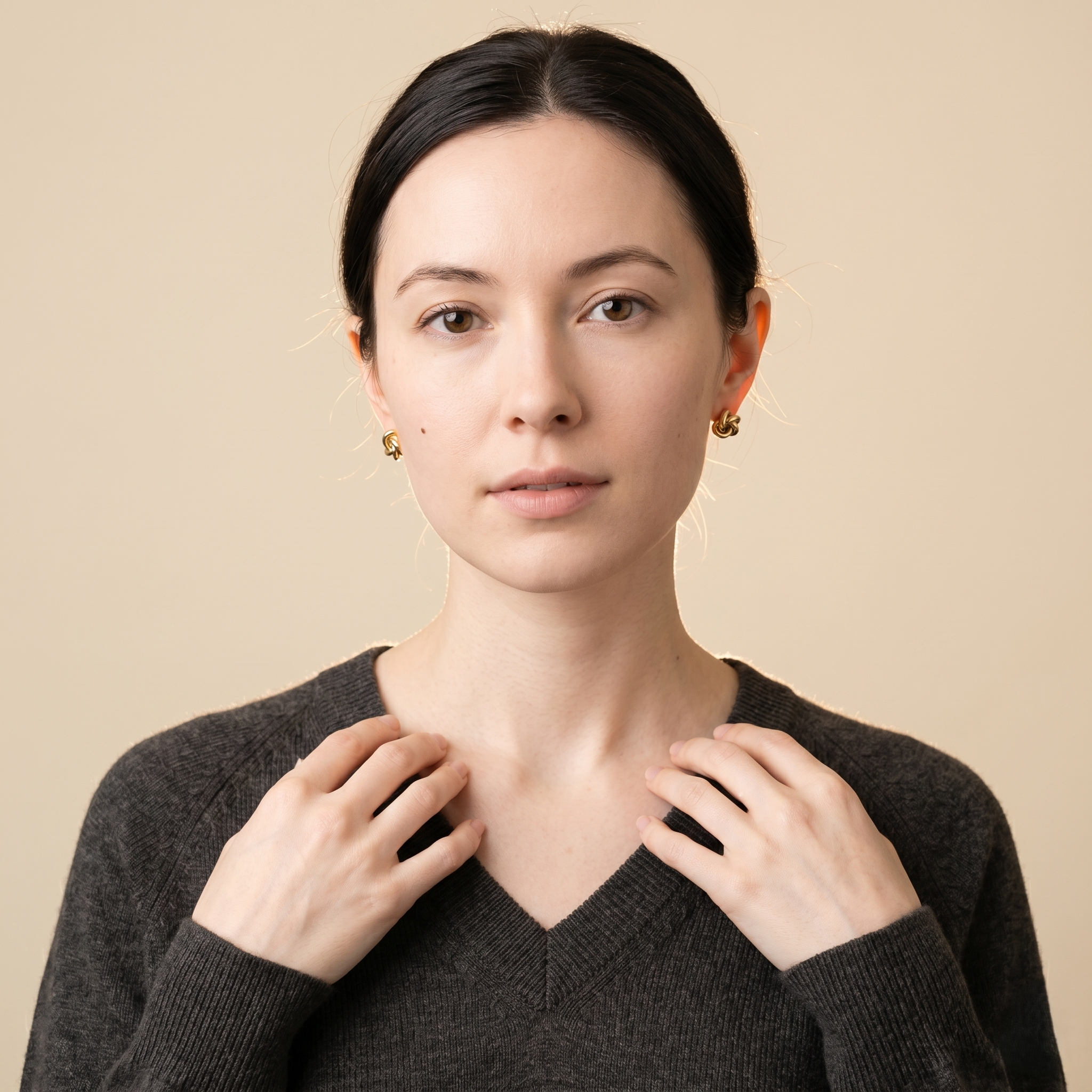Women's Undyed Cashmere V-Neck Sweater - The Original - Image 18