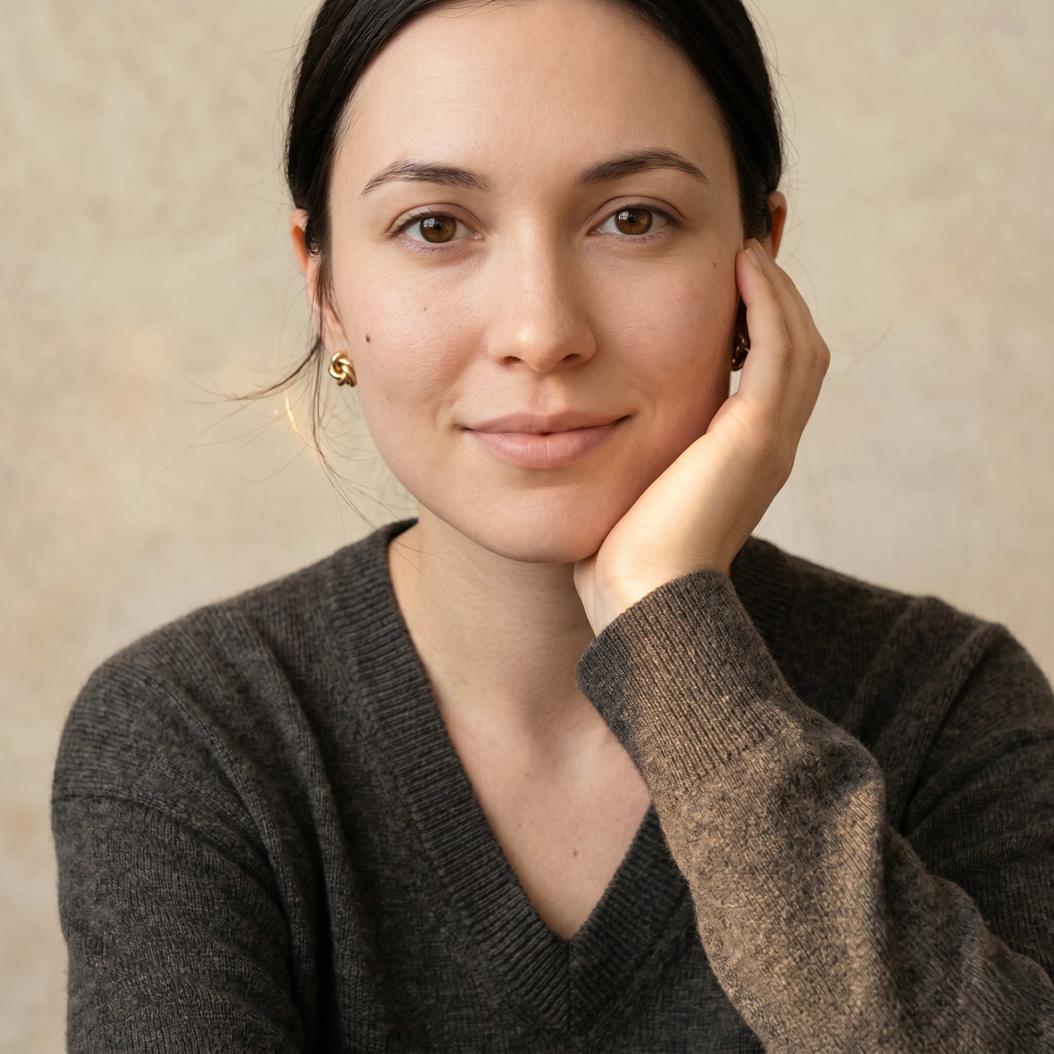 Women's Undyed Cashmere V-Neck Sweater - The Original - Image 19
