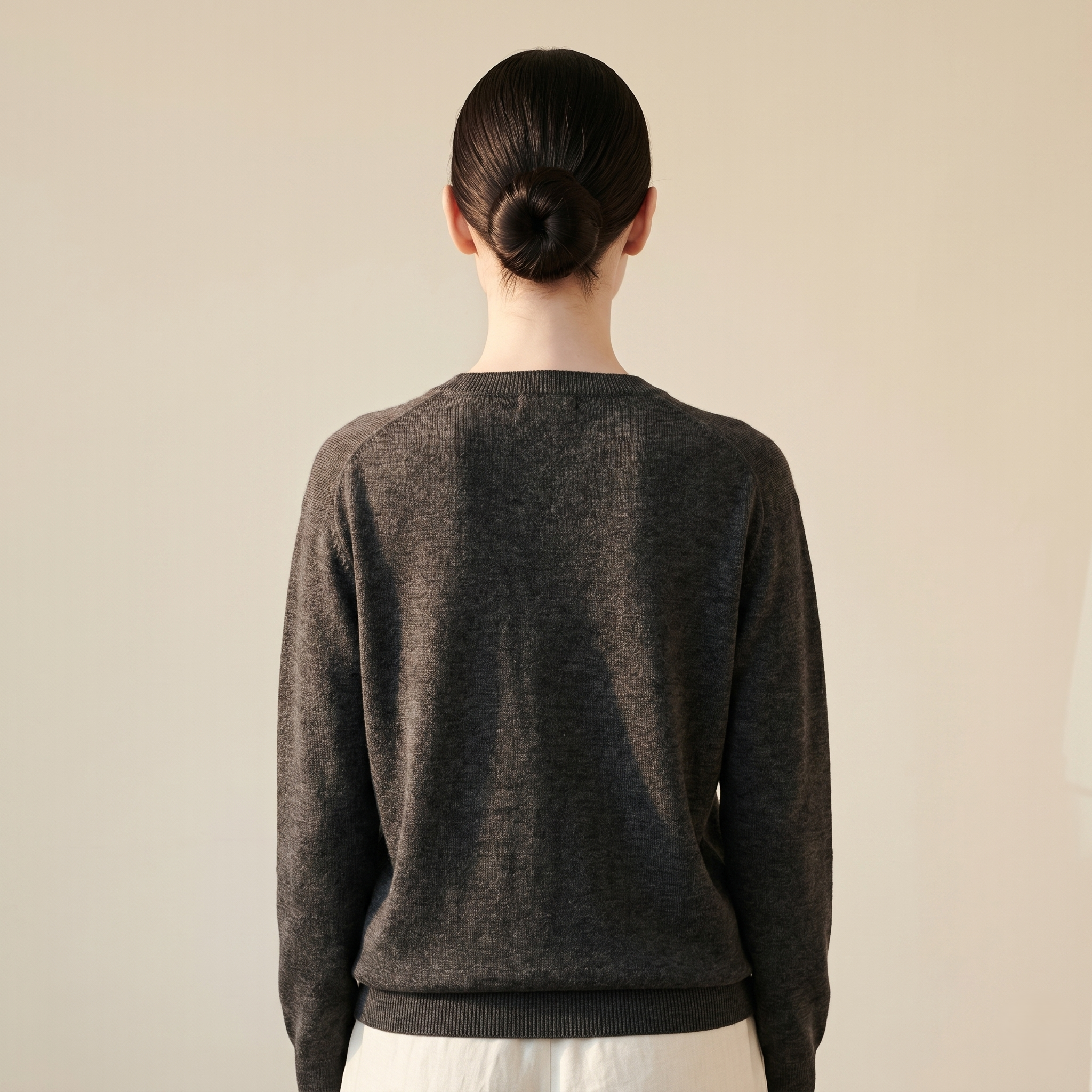 Women's Undyed Cashmere V-Neck Sweater - The Original - Image 22